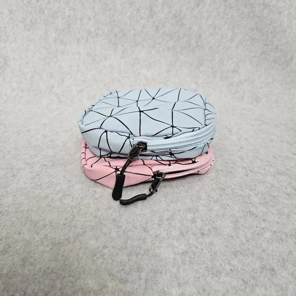 New Waterproof Storage Bag for Cosmetics or Personal Products - Picture 4 of 4